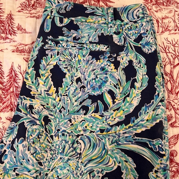 Lilly Pulitzer Jayne shorts. - Picture 4 of 4